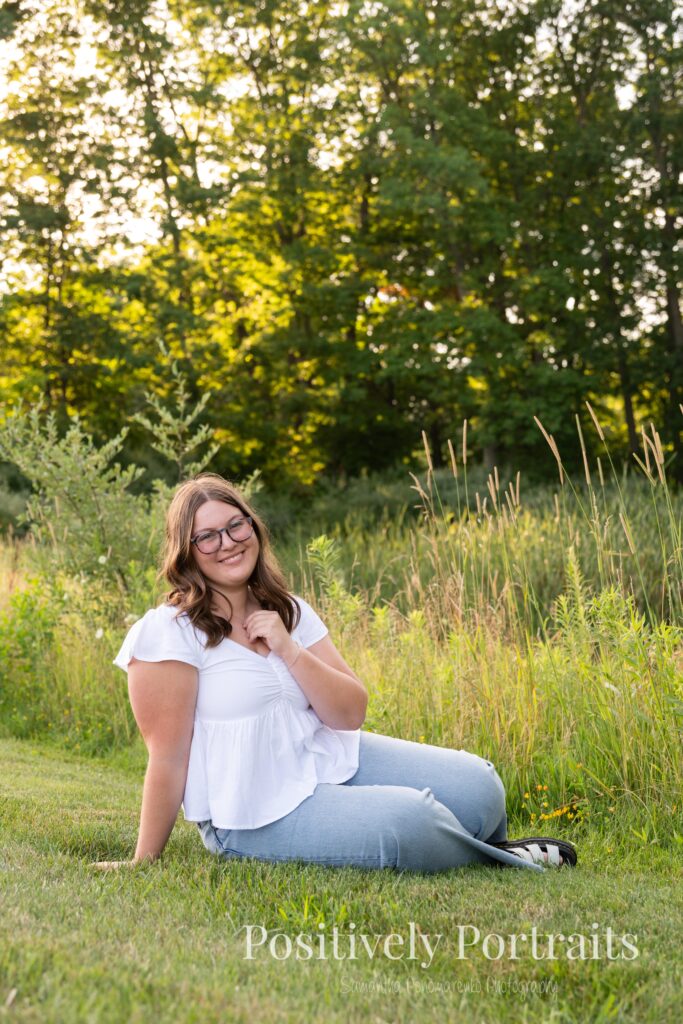 Next, Tabitha kept things classic with a white blouse and blue jeans. This simple, polished look gave us relaxed and natural portraits as we explored the flower patches and scenic trails.